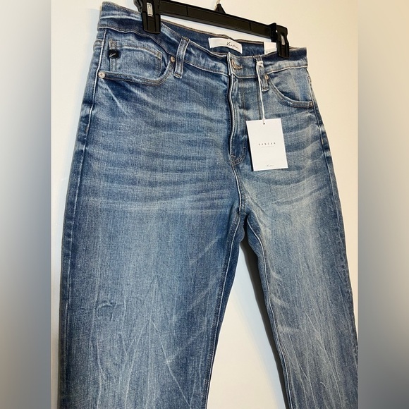 NWT Kancan Jeans Straight Fit High Waisted Medium Wash Distressed Jeans  Size 29 - Picture 2 of 8